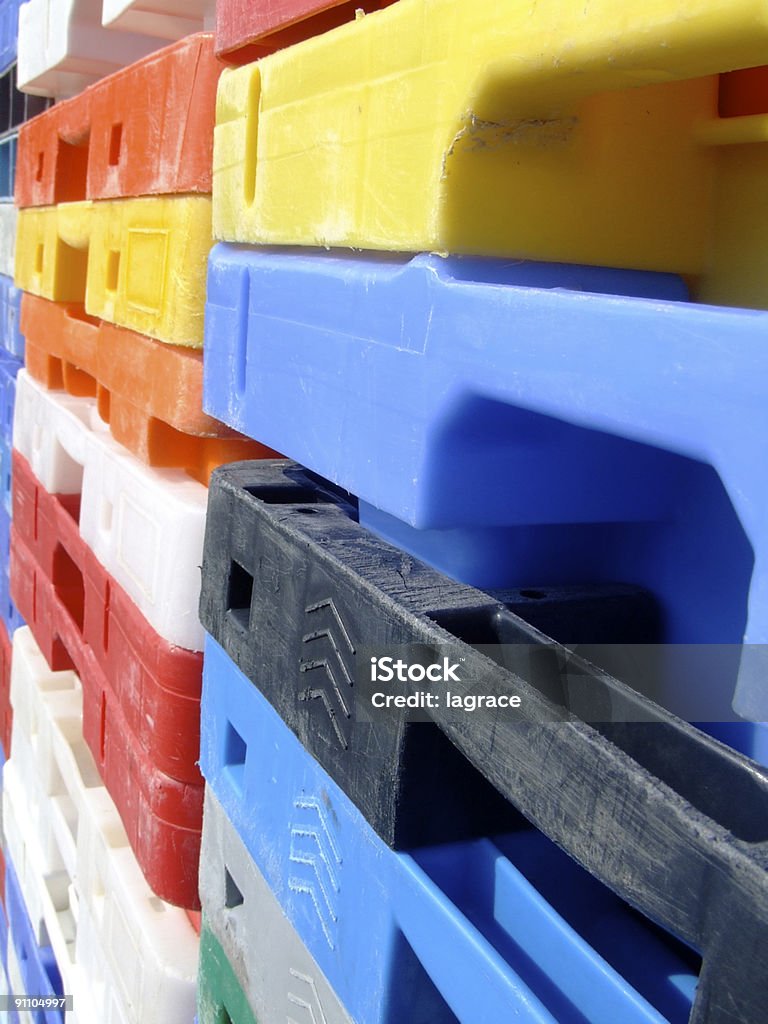 Coloré boîtes de rangement dans un angle - Photo de Angle libre de droits