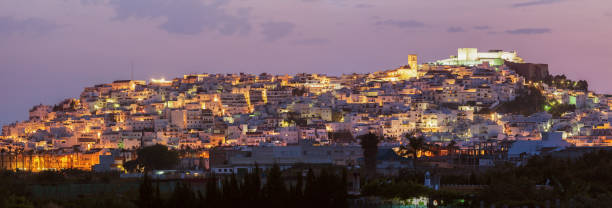 istock Architecture of Salobrena at sunset 911059100