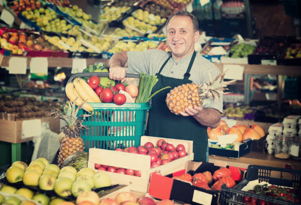 istock Ordinary male seller is demonstraiting basket 911064358