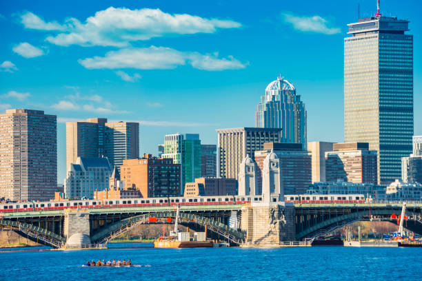 paysage urbain de boston - boston skyline charles river blue photos et images de collection