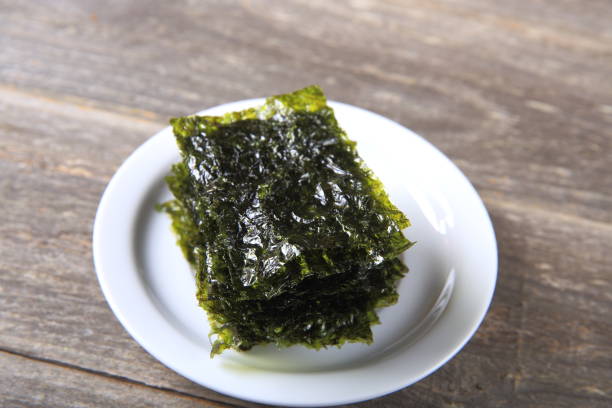 istock Dried seaweed on white plate 911153908