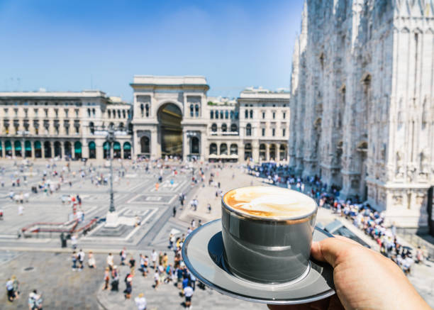 itália, lombardia milão milano galleria vittorio emanuele ii cappuccino - galleria vittorio emanuele ii - fotografias e filmes do acervo