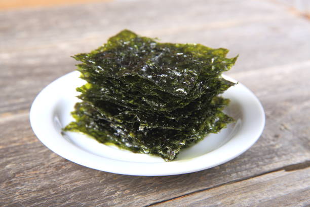 istock Dried seaweed on white plate 911154002