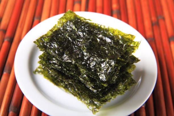 istock Dried seaweed on white plate 911156188