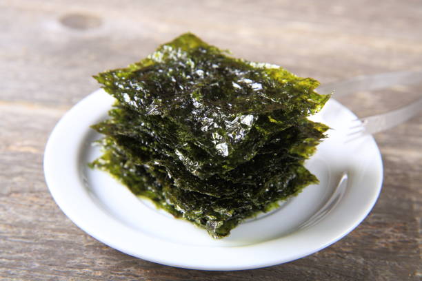 istock Dried seaweed on white plate 911158304