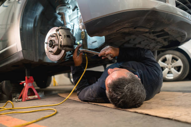istock Mechanic working at an auto repair shop 911190260