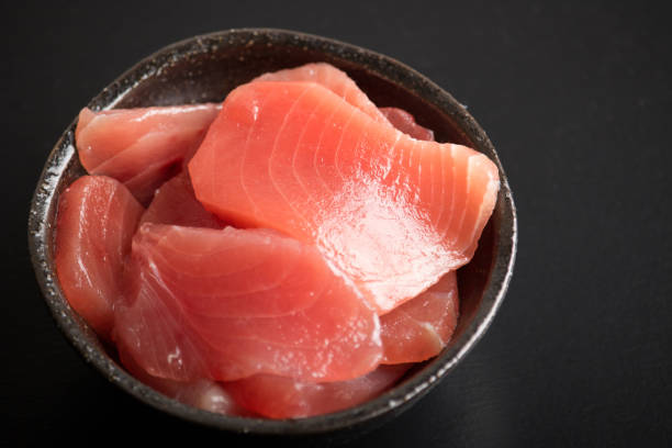 thunfisch-sashimi - tuna raw portion prepared fish stock-fotos und bilder