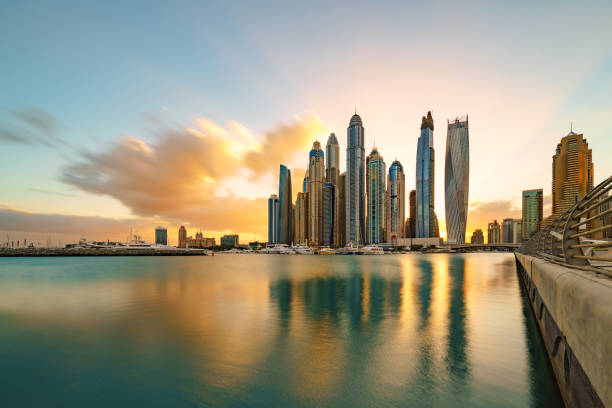 dubai marina skyline luz del sol - industry sunrise dubai construction fotografías e imágenes de stock