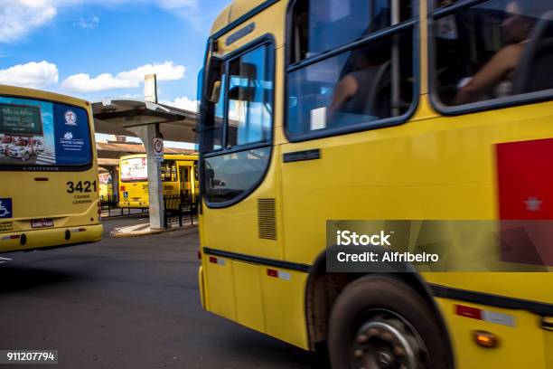 Terminal De Autobuses Central En Paraná Brasil Foto de stock y más banco de imágenes de Autobús - Autobús, Curitiba, Aire libre