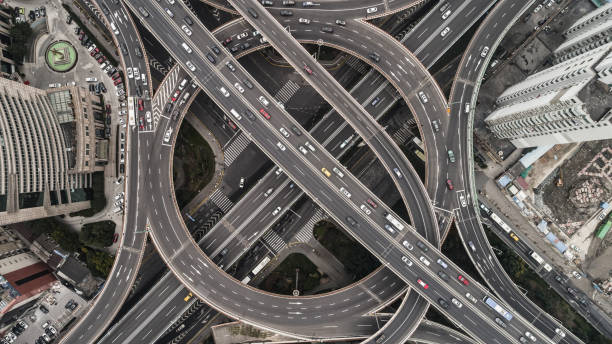 aerial view of highway and overpass in city on a cloudy day - traffic roundabout imagens e fotografias de stock