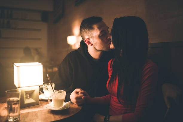 istock Couple dating at night in pub 911231496