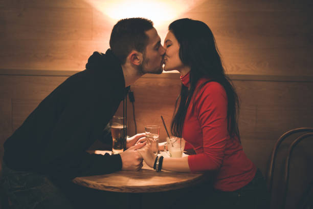 istock Kiss in the nightclub 911231992