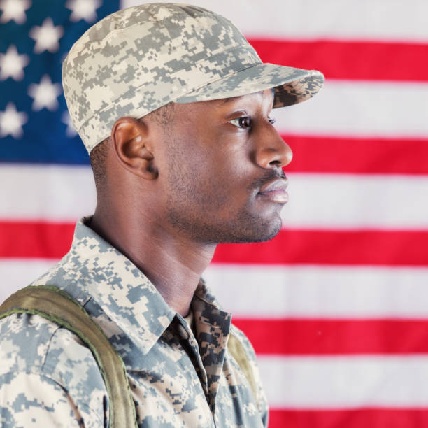 istock American soldier in front of flag 911252388