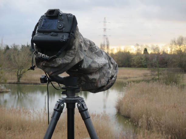 istock Digital camera with a big telephoto lens 911266942