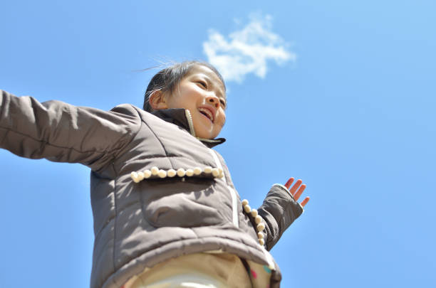 istock Girl's smiling in the blue sky 911267334