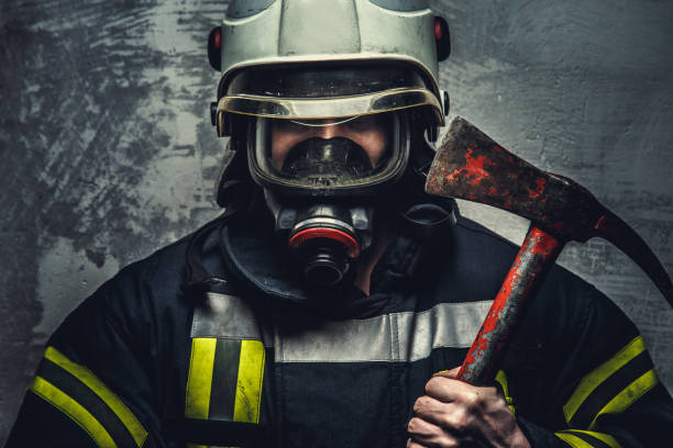 istock Rescue firefighter man in oxygen mask. 911270654