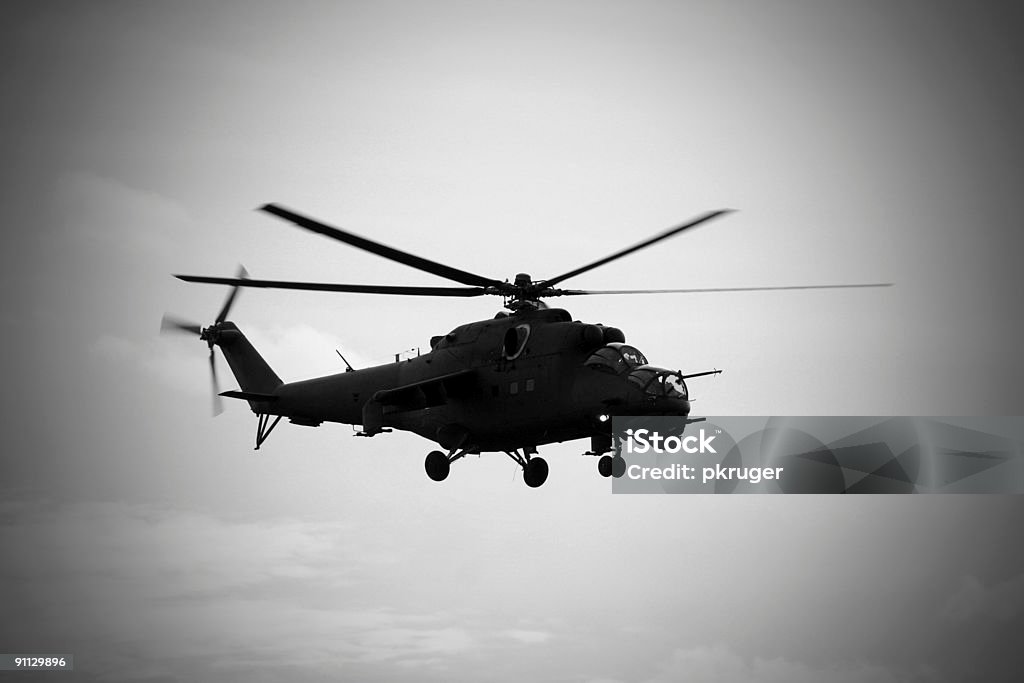 Elicottero Sovietica Mi - 24 Hind - Foto stock royalty-free di A mezz'aria