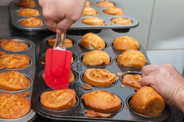 Extraction corn bread from the mold