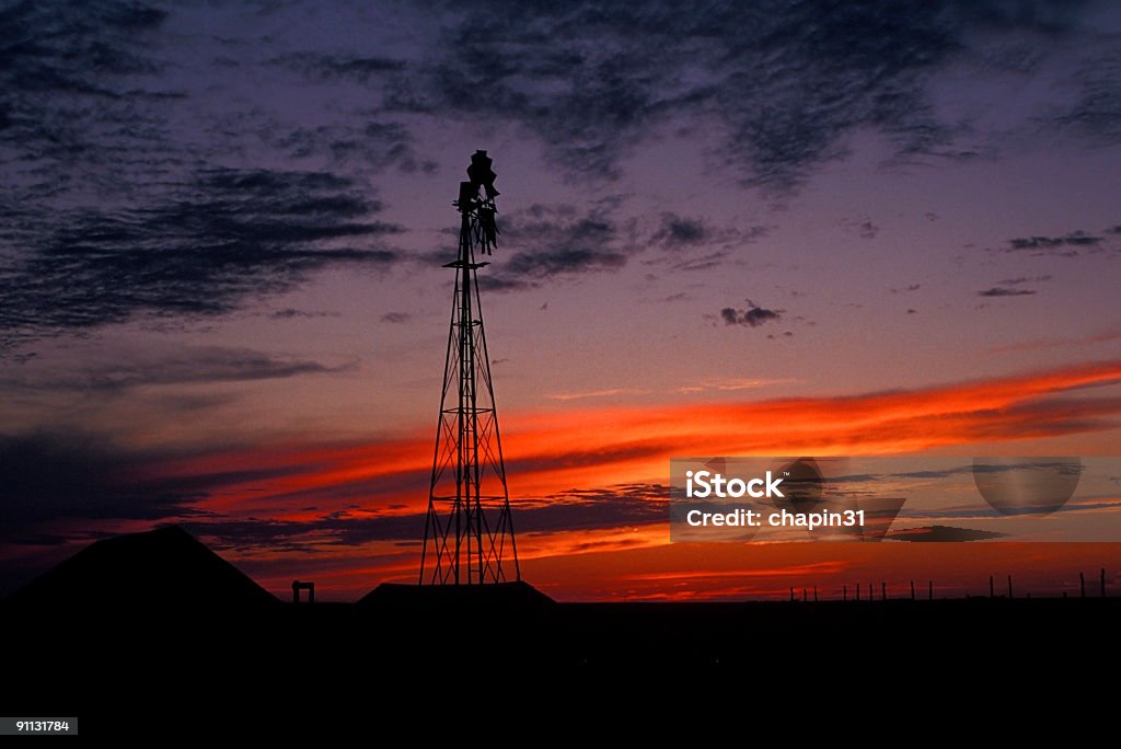 Mulino a vento al tramonto - Foto stock royalty-free di Acqua