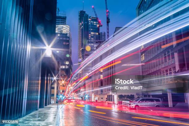 Senderos De Luz Foto de stock y más banco de imágenes de Ciudad - Ciudad, Londres - Inglaterra, Negocio