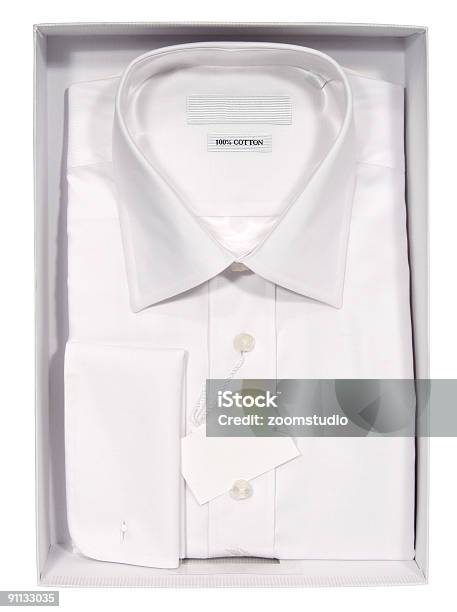 Foto de Camisa Masculina Em Uma Caixa e mais fotos de stock de Adulto - Adulto, Bem vestido, Branco