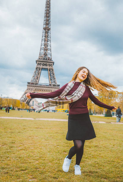 istock Happy girl enjoying Paris 911333058