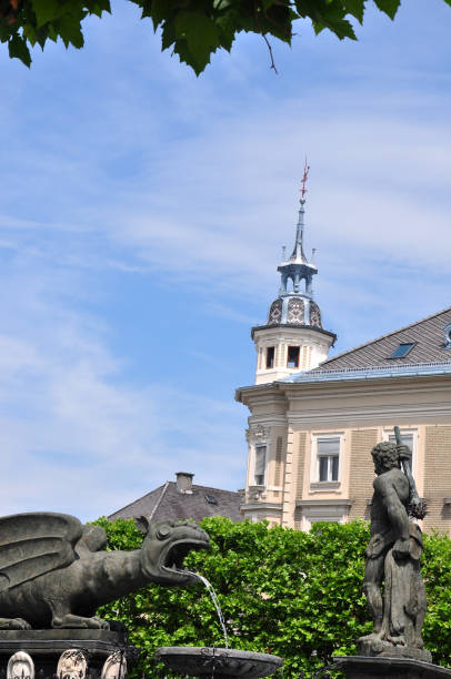 lindwurmbrunnen (fuente del lindworm) en klagenfurt, austria - lindworm fotografías e imágenes de stock