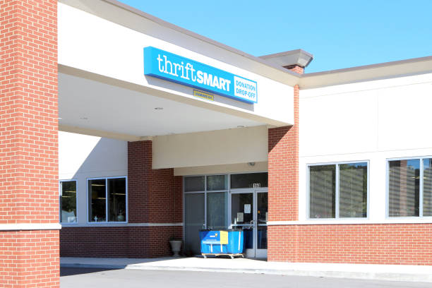 Resale store Franklin, Tennessee-October 5, 2015:  Entrance to a modern thrift store that takes donations and resells the items to assist less fortunate people in the community. the franklin institute stock pictures, royalty-free photos & images