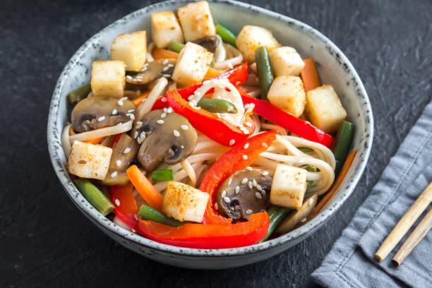 stir fry with noodles, tofu - bean vegetarian food stir fried carrot imagens e fotografias de stock