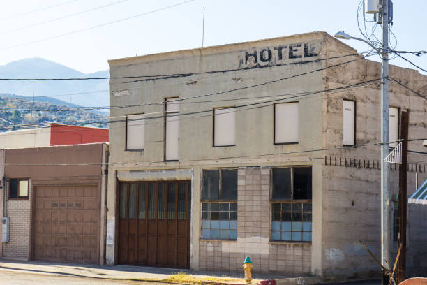 istock Abandoned Building With Boarded Up Windows 911397978