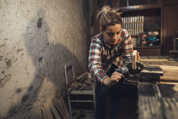 istock She like to work with wood 911432222