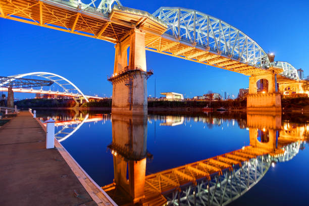 Gateway and the Shelby Street Bridges in Nashville Tennessee Nashville is known as the country-music capital of the world. The city is also known for its culture and commerce and great bar scene. nashville tennessee bridge stock pictures, royalty-free photos & images