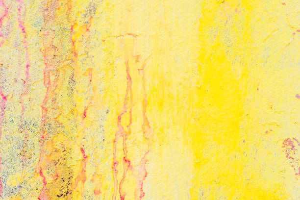 大まかなコンクリート壁が黄色 - 背景、テクスチャに描かれています。 - orange wall textured paint ストックフォトと画像