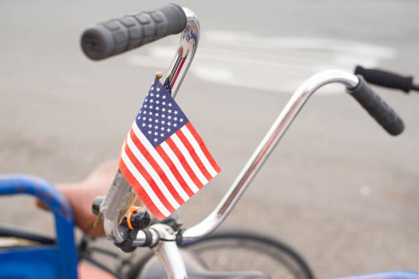 istock Decorated America flag on handlebar of a bicycle. 911464176