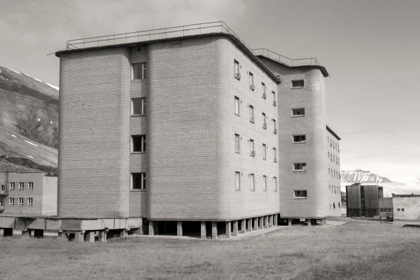 istock The abandoned russian mining town Pyramiden in Svalbard, Spitsbergen, Norway 911468790