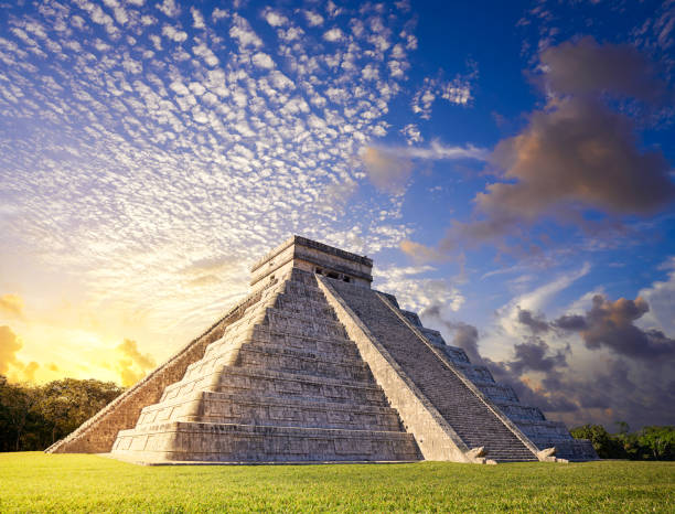 templo de kukulcán de chichén itzá el templo - chichen itza mayan mexico steps fotografías e imágenes de stock