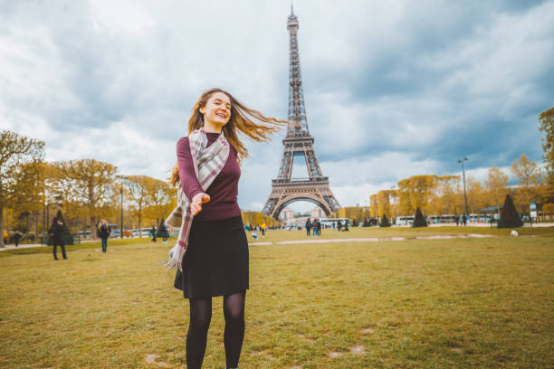 istock Happy girl enjoying Paris 911517904