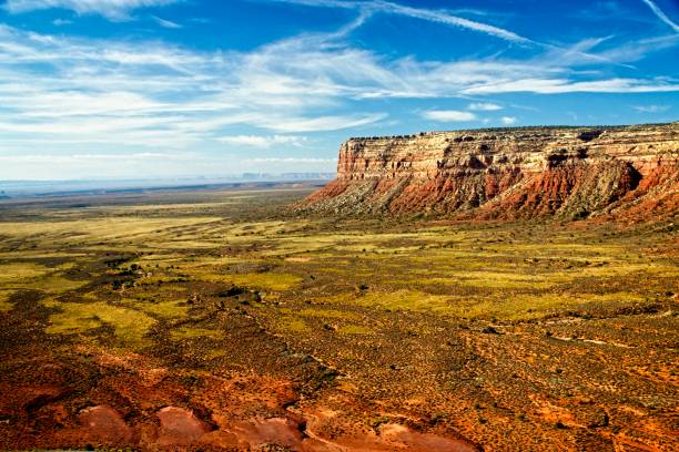 paysage de canyonlands - moki dugway photos et images de collection