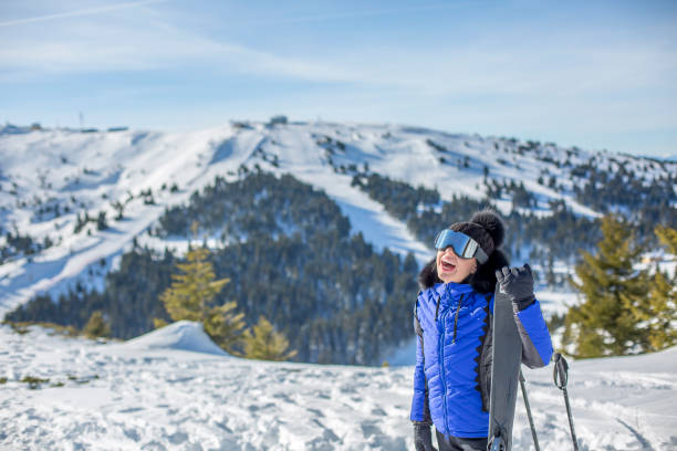 istock Young woman skiing 911527076