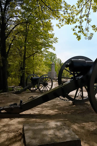 istock Cannons And Monument At Gettysburg National Battlefield 91152766