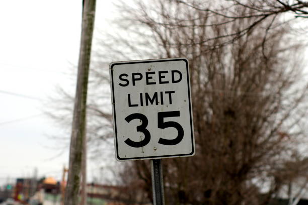 istock Dirty Speed Limit 35 Sign 911529400