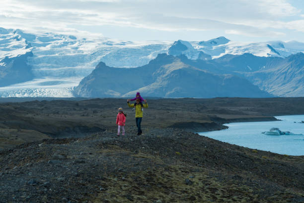 istock Family vacation in Iceland 911564342