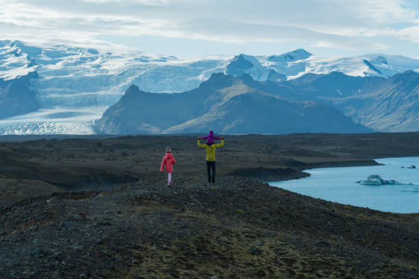 istock Family vacation in Iceland 911564624