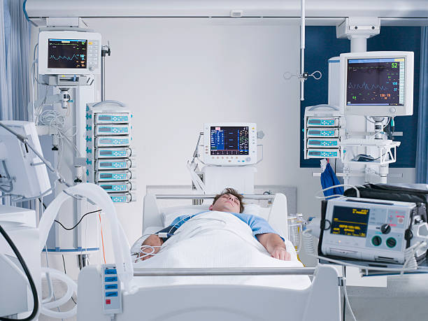 Patient in intensive care  intensive care unit stock pictures, royalty-free photos & images