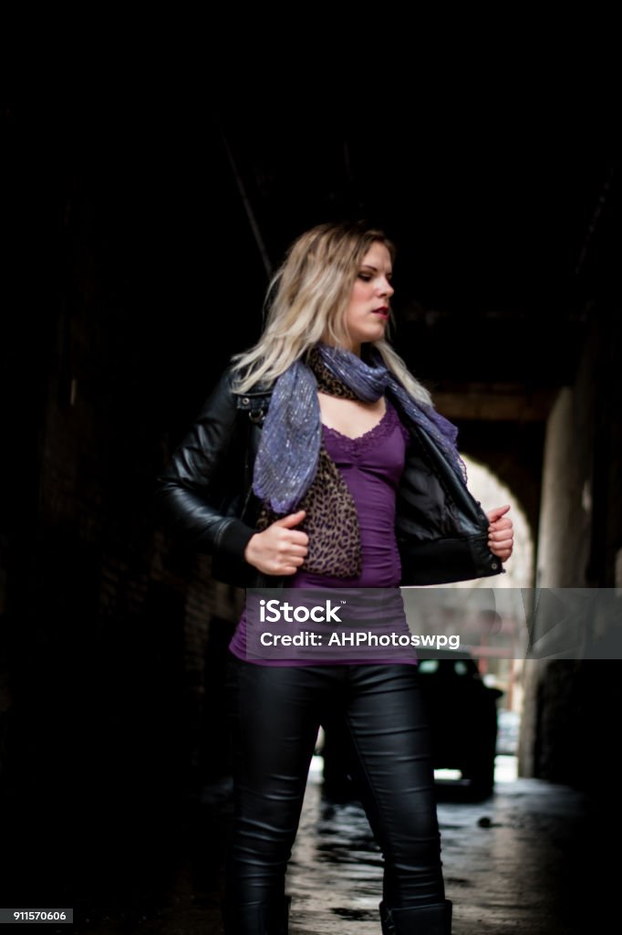 instalație tunel - Fotografie de stoc Adult fără redevențe instalație tunel - Fotografie de stoc Adult fără redevențe