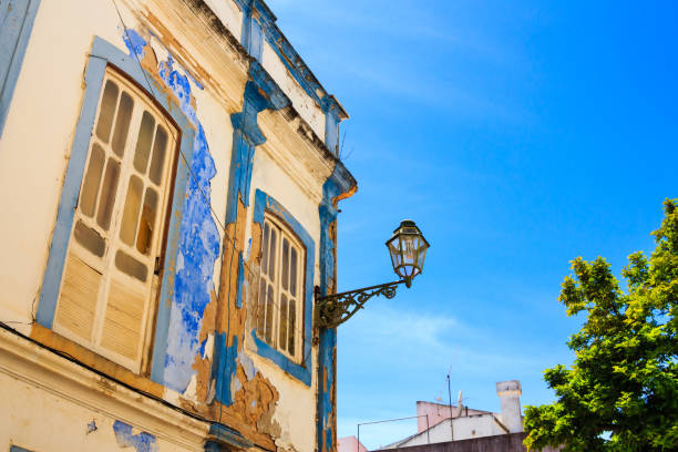 istock Mediterranean house facade with crumbling white and blue painting 911576470