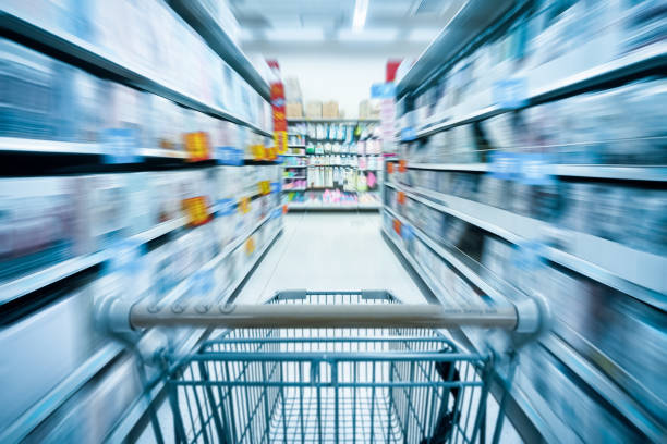 istock shopping cart and supermarket 911597790