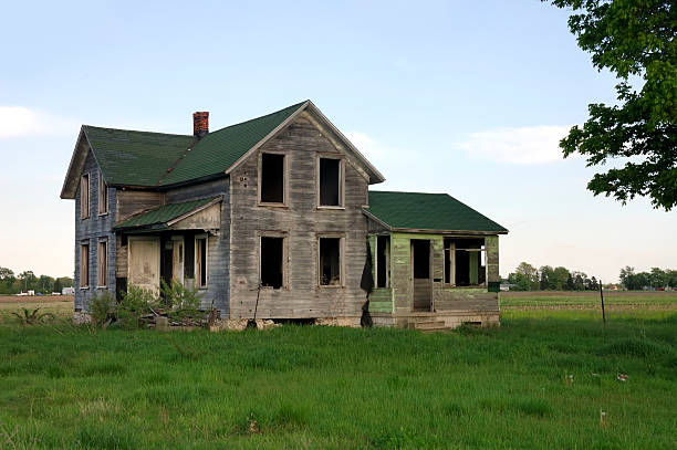 istock Derelict House In Ohio 91161885