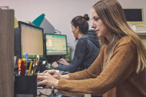 istock Young women working in photo printing centar 911622160