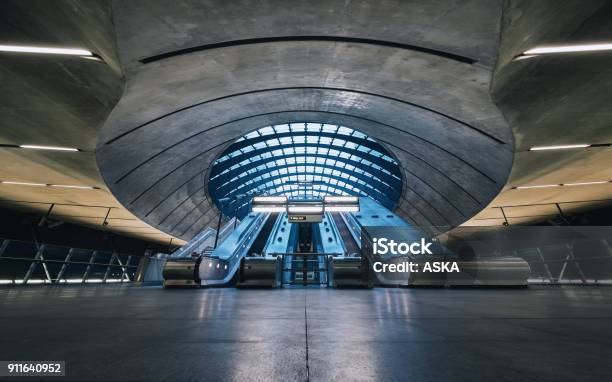 The Canary Wharf Tube Station London Stock Photo - Download Image Now - Architecture, Modern, Futuristic